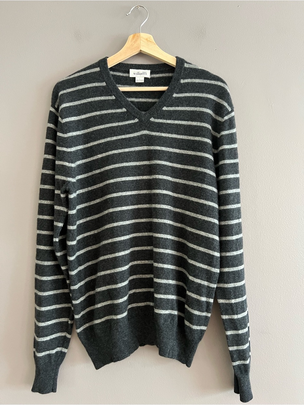 Williams Men’s 100% Cashmere V-Neck Sweater Gray Striped Preppy Large Hole